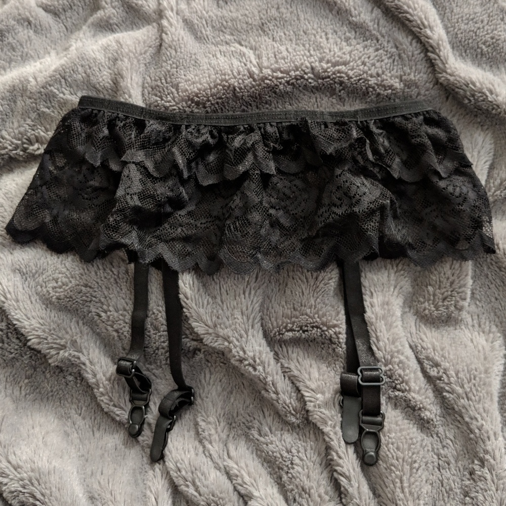Lace garter belt